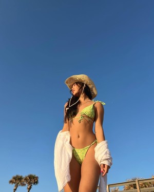 Lizelle Pear Photo #8