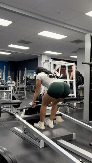 Lizelle Pear Photo #26