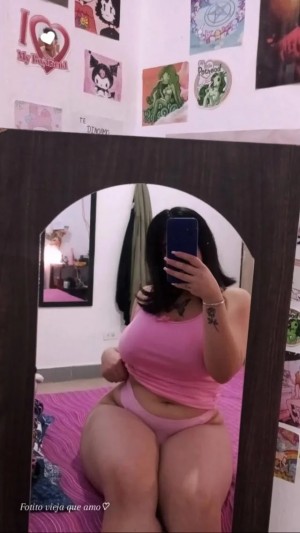 Elizabeth Nazariego Photo #33