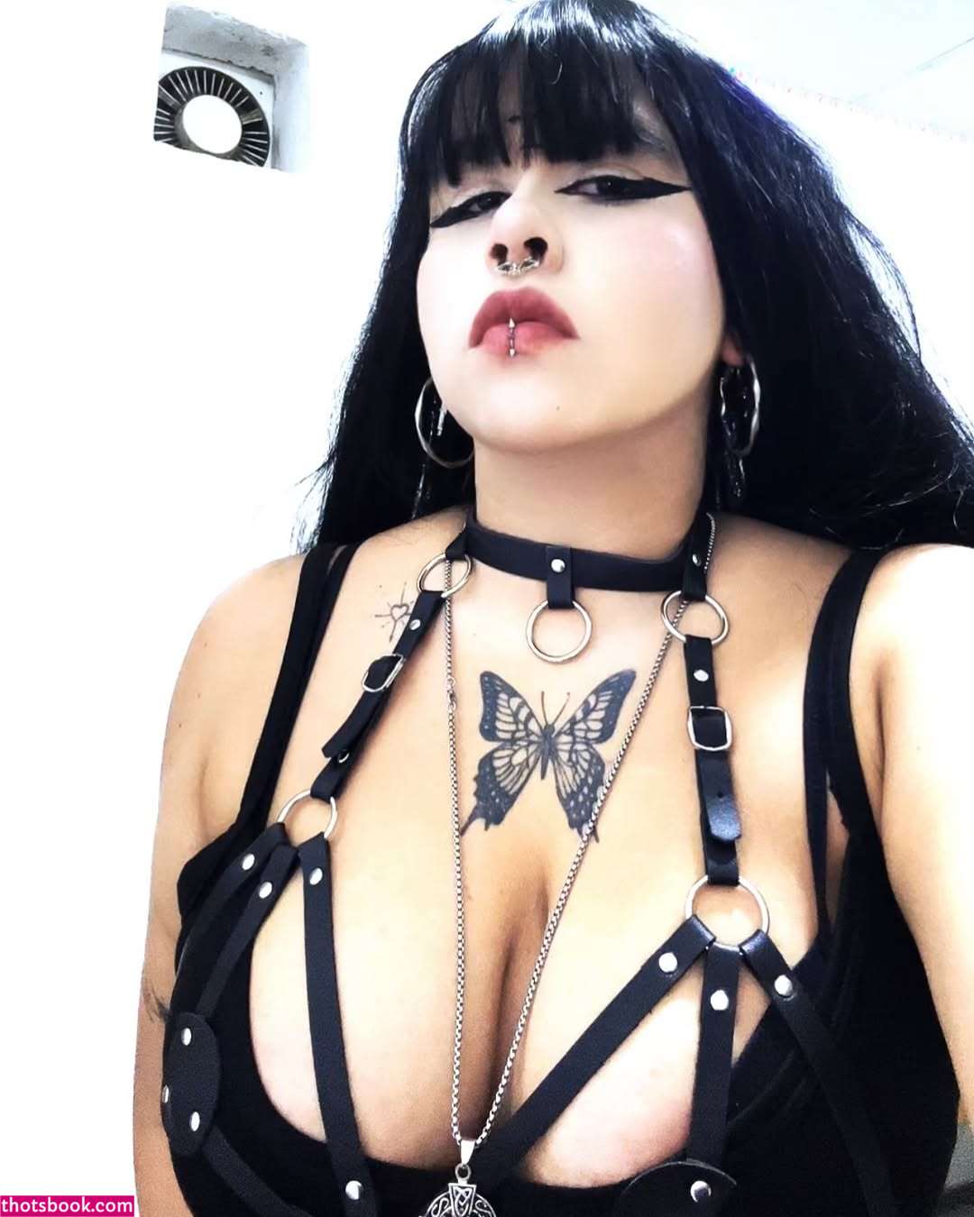 Elizabeth Nazariego Photo #47