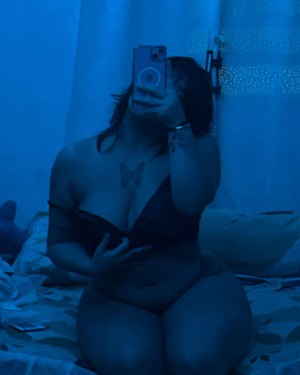 Elizabeth Nazariego Photo #43