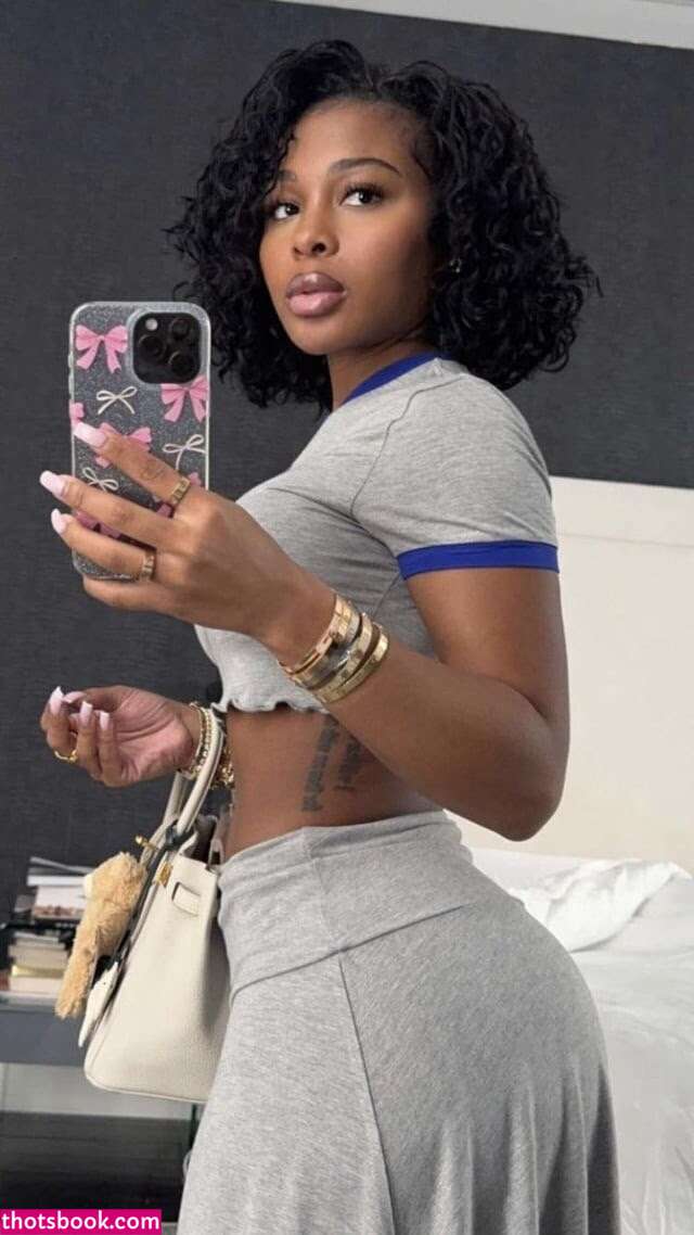 Jayda Wayda Photo #13