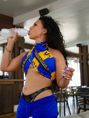 Robin Roxette Photo #3