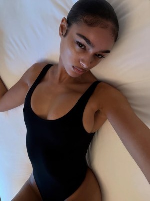 Alexis Carrington Photo #28