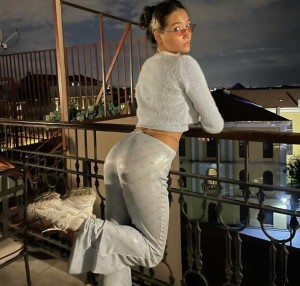 Aybuke Pusat Photo #12