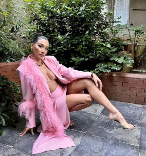 Aybuke Pusat Photo #13