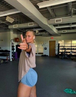 Beth Grotelueschen Photo #2