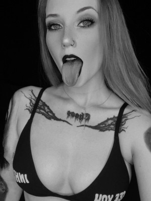 Carrie Cannie Photo #14