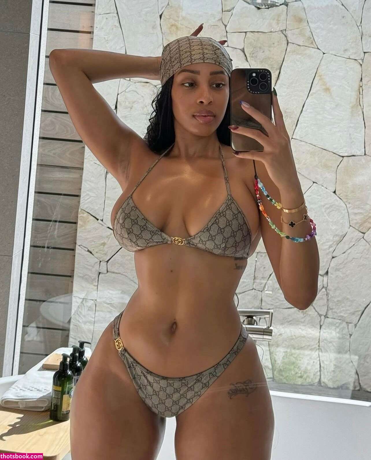 Nikki Lavie Photo #1