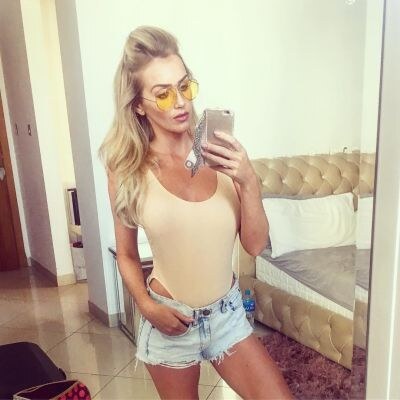 Laura Anderson Photo #33