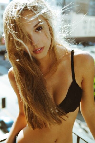 Alexis Ren Photo #24