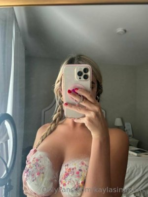 Kayla Simmons Photo #20