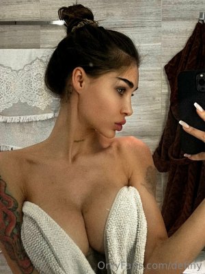 Elizabeth Definhy Photo #2