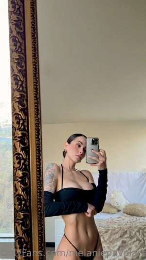 Melanie Pavola Photo #56