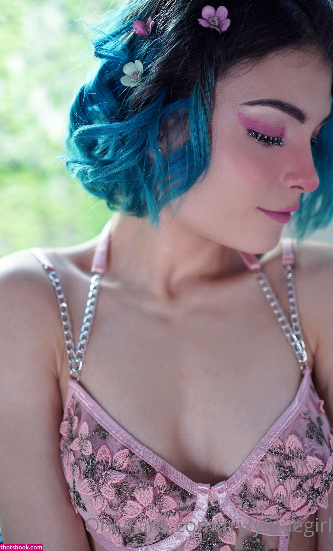 Trixy Blue Photo #13