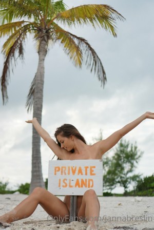 Janna Breslin Photo #14