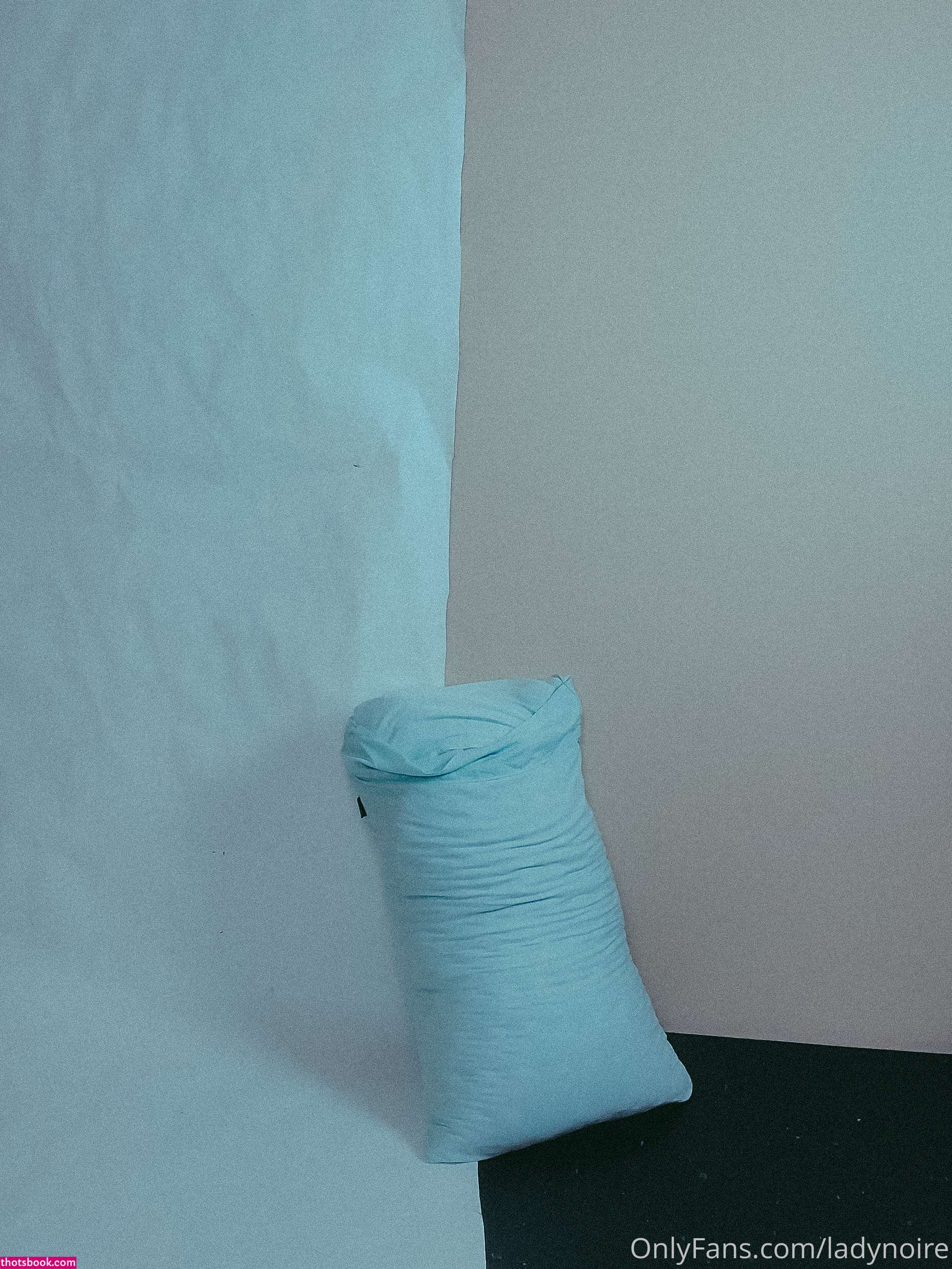 Mars Noire Photo #52