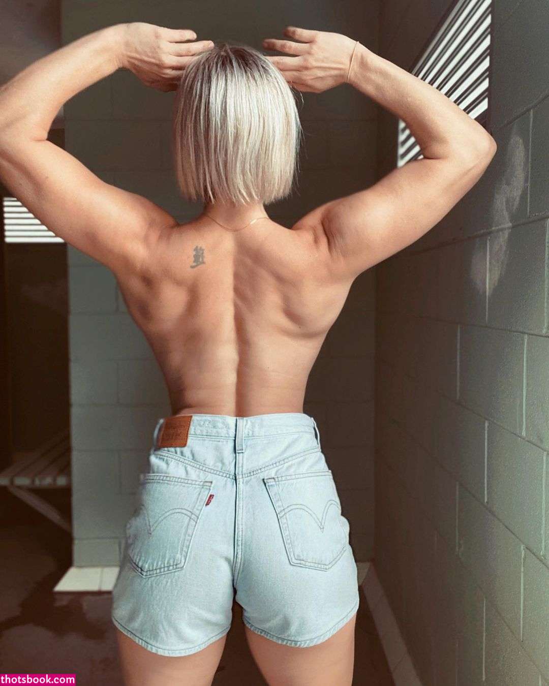 Squatsn Curves Photo #56