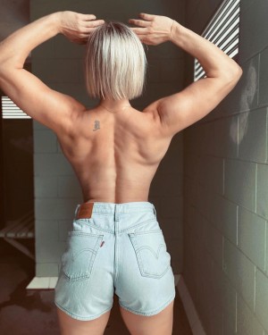 Squatsn Curves Photo #56