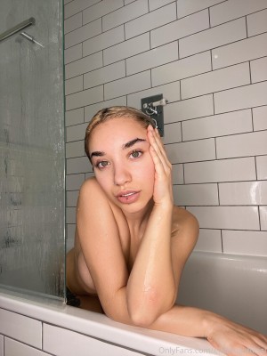 Ella Baig Photo #110