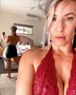 Squatsn Curves Photo #88