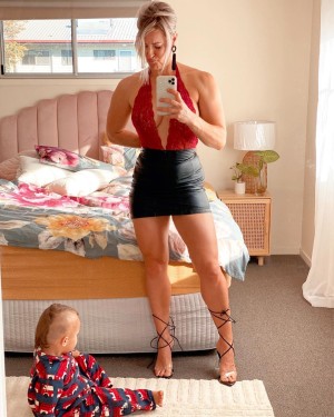 Squatsn Curves Photo #90