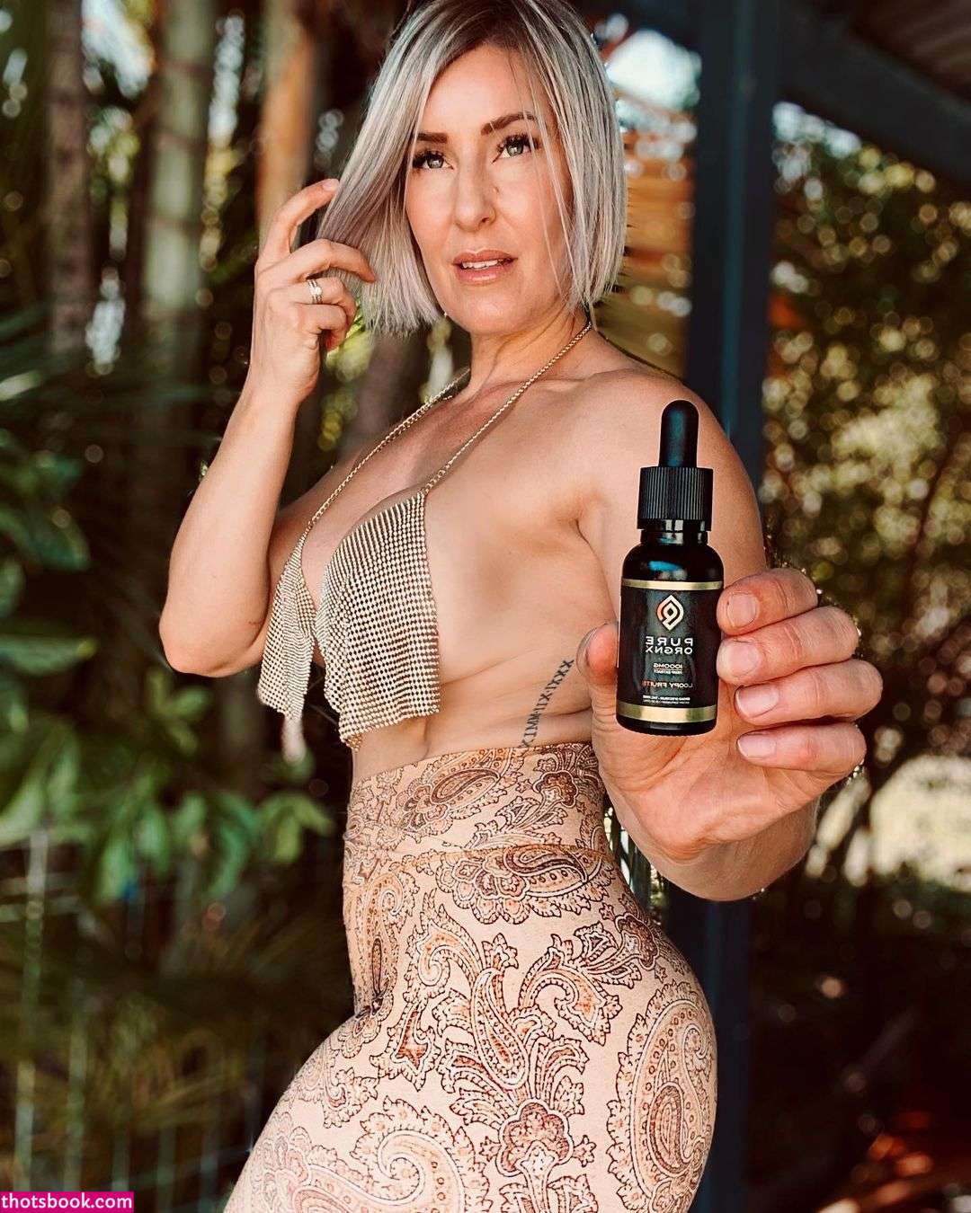 Squatsn Curves Photo #101