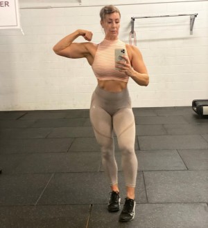 Squatsn Curves Photo #103