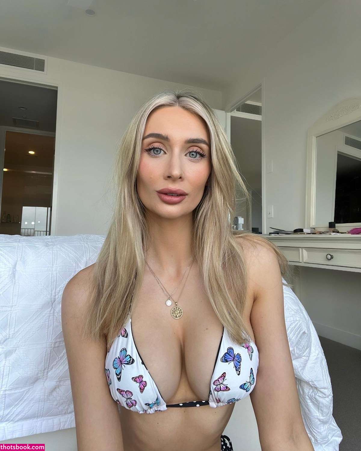 Emma Amelia Photo #33