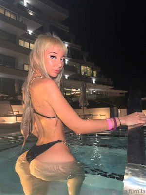 Izzybunnies Photo #470