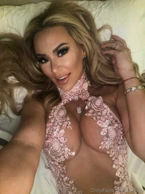 Kindly Myers Photo #372