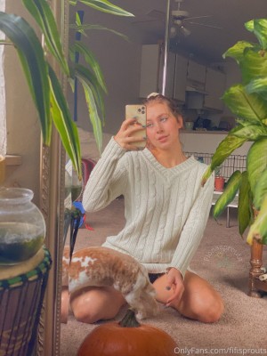 Fiona Sprouts Photo #6