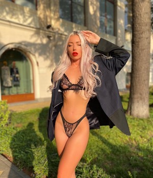 Christine B Photo #8