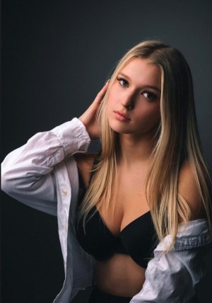 Emma Welyki Photo #23