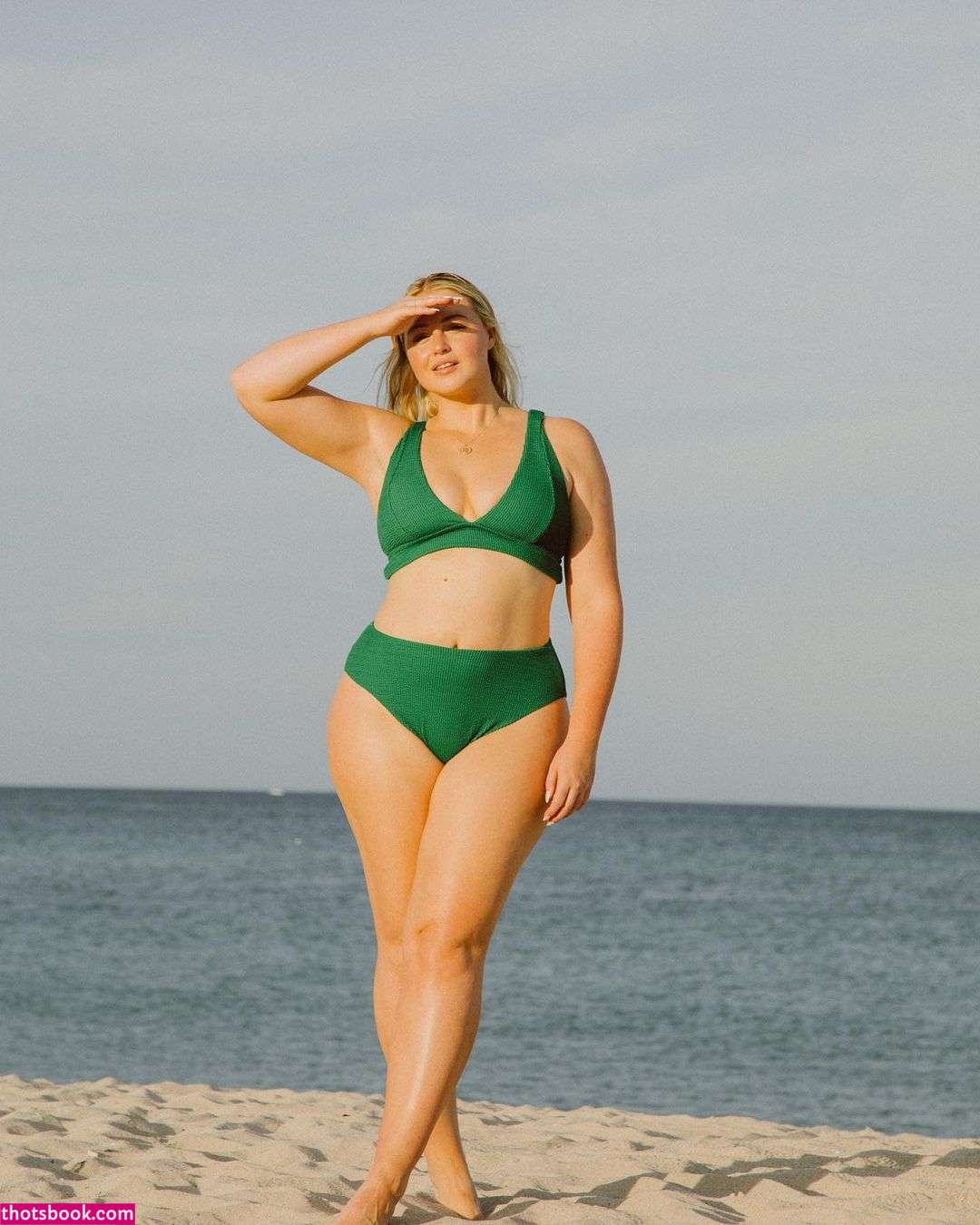 Iskra Lawrence Photo #7