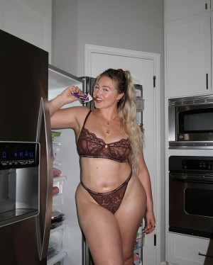 Iskra Lawrence Photo #97