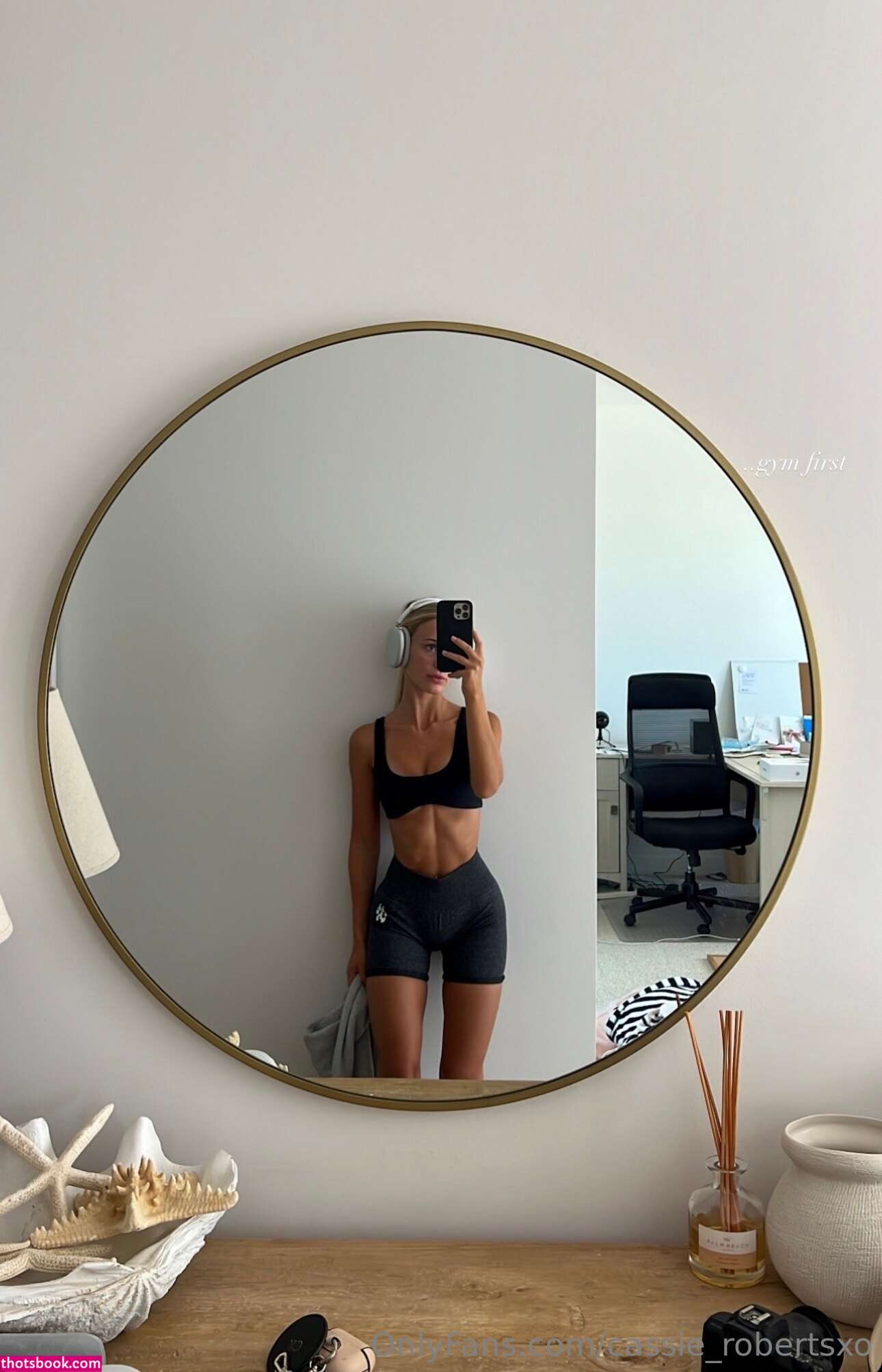 Chloe Roberts Photo #58