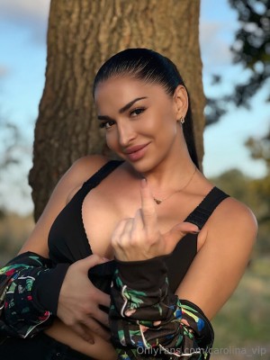 Caroline ASMR Photo #5