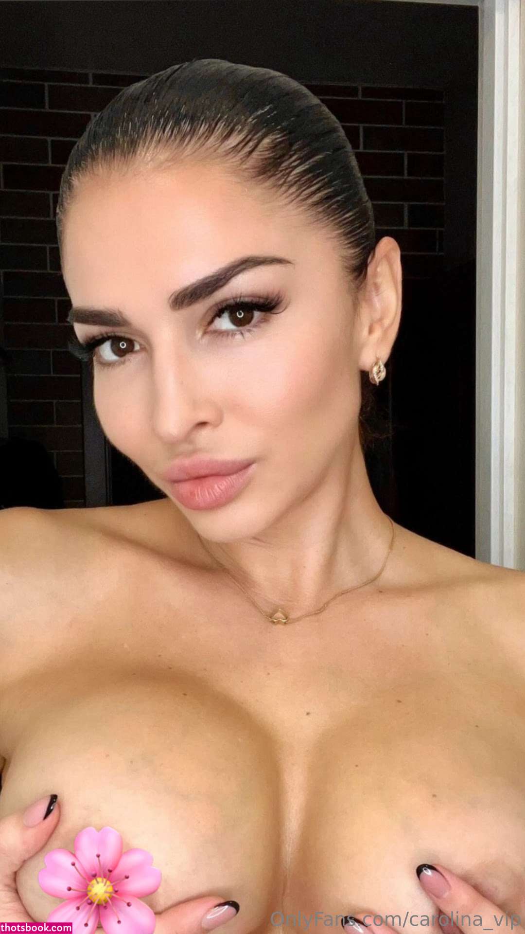 Caroline ASMR Photo #14