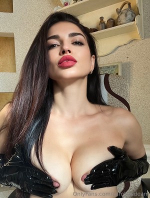 Caroline ASMR Photo #16