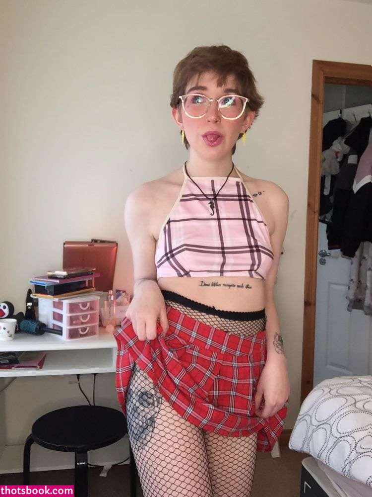 Cottoncandygoth Photo #2