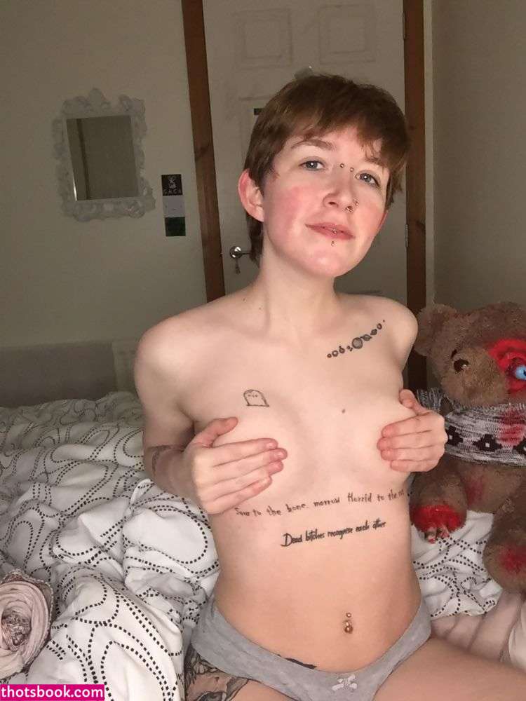 Cottoncandygoth Photo #6