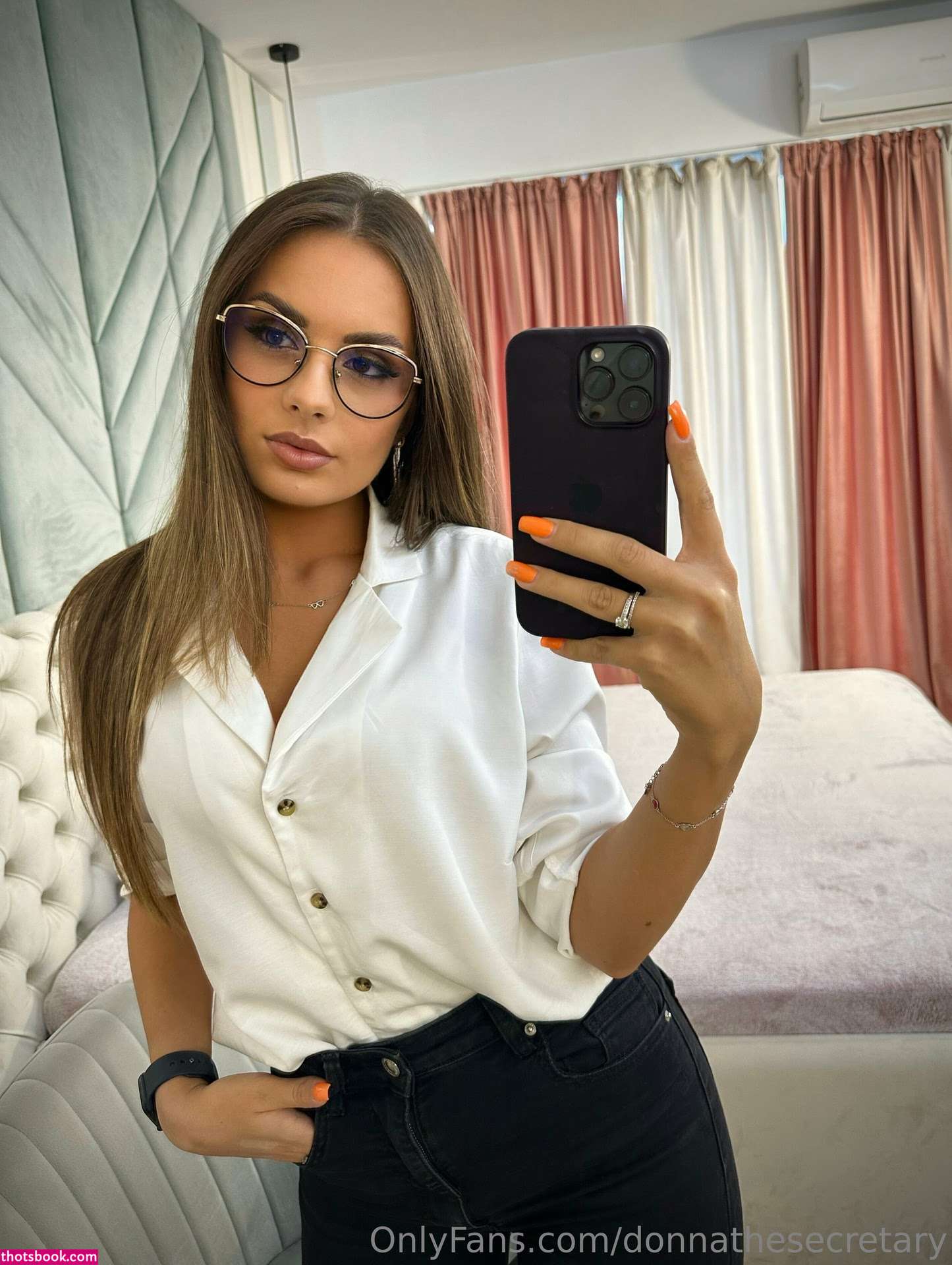 Donnathesecretary Photo #14