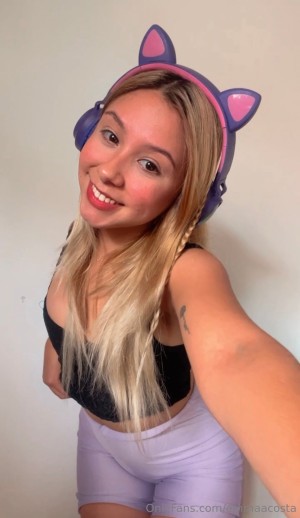 Emma Acosta Photo #4