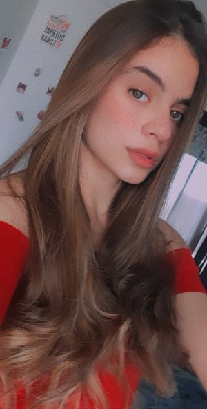 Yiyi Castelli Photo #5