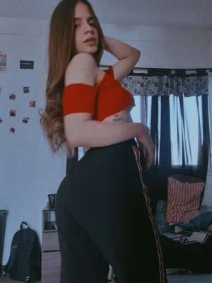 Yiyi Castelli Photo #7