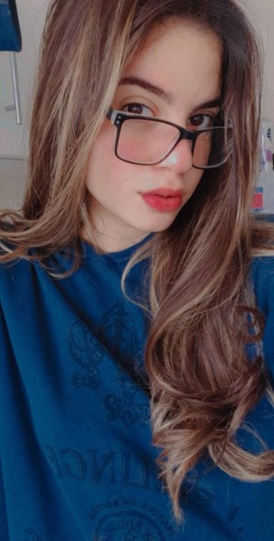 Yiyi Castelli Photo #13