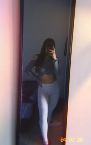 Yiyi Castelli Photo #18