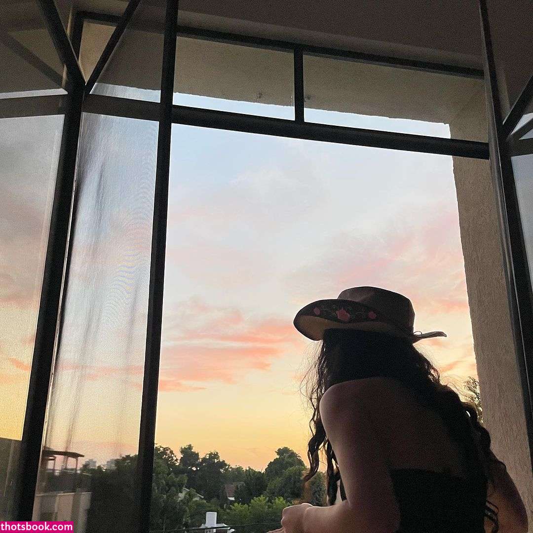 Romi Henenson Photo #10