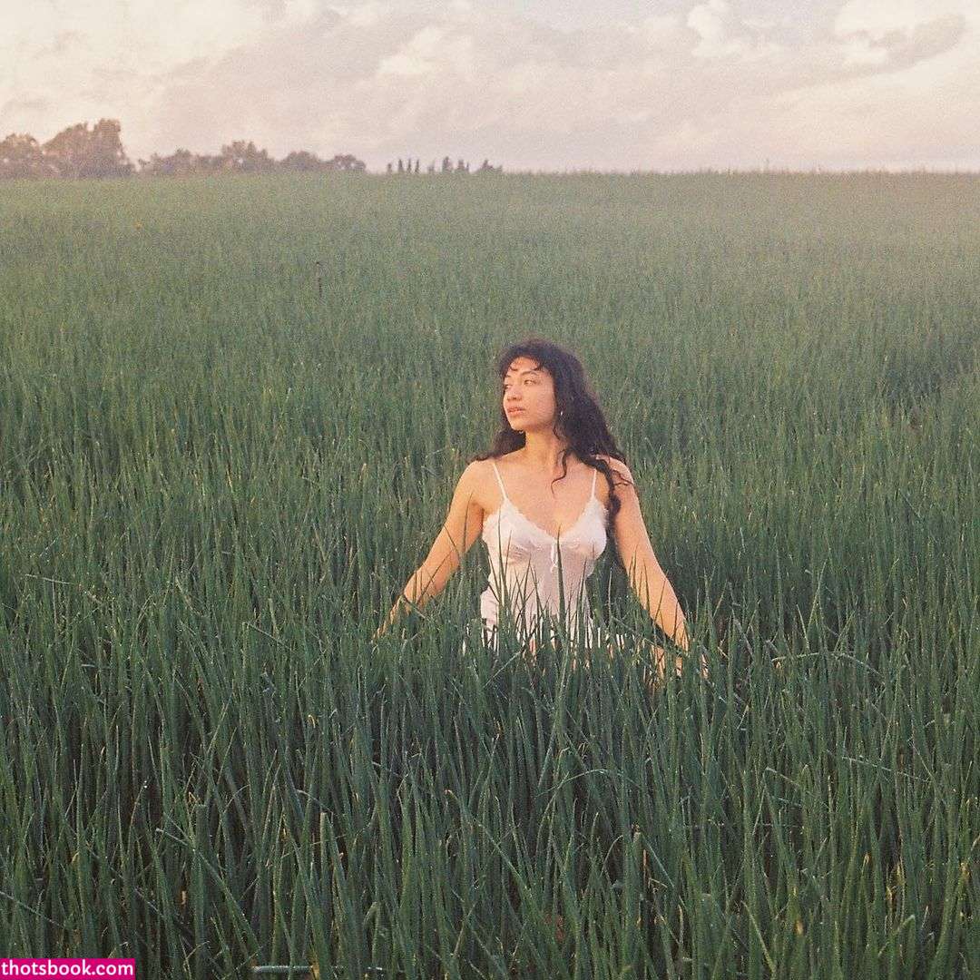 Romi Henenson Photo #18